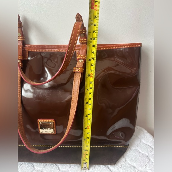 Dooney & Bourke tote bag brown patent leather suede bottom tan leather handles - Picture 10 of 15